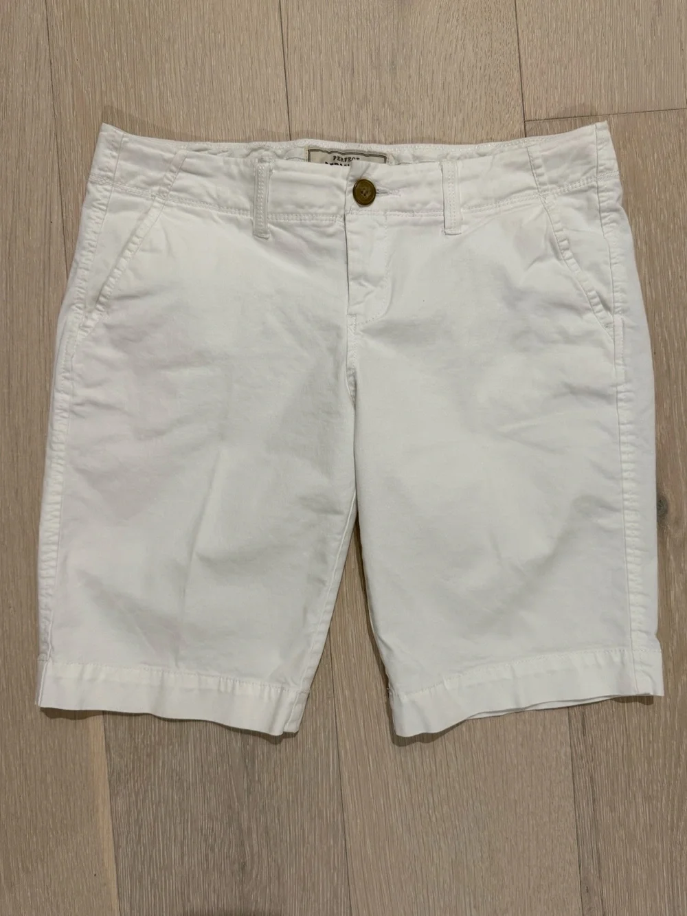 Old Navy Perfect Bermudas White Cotton Shorts